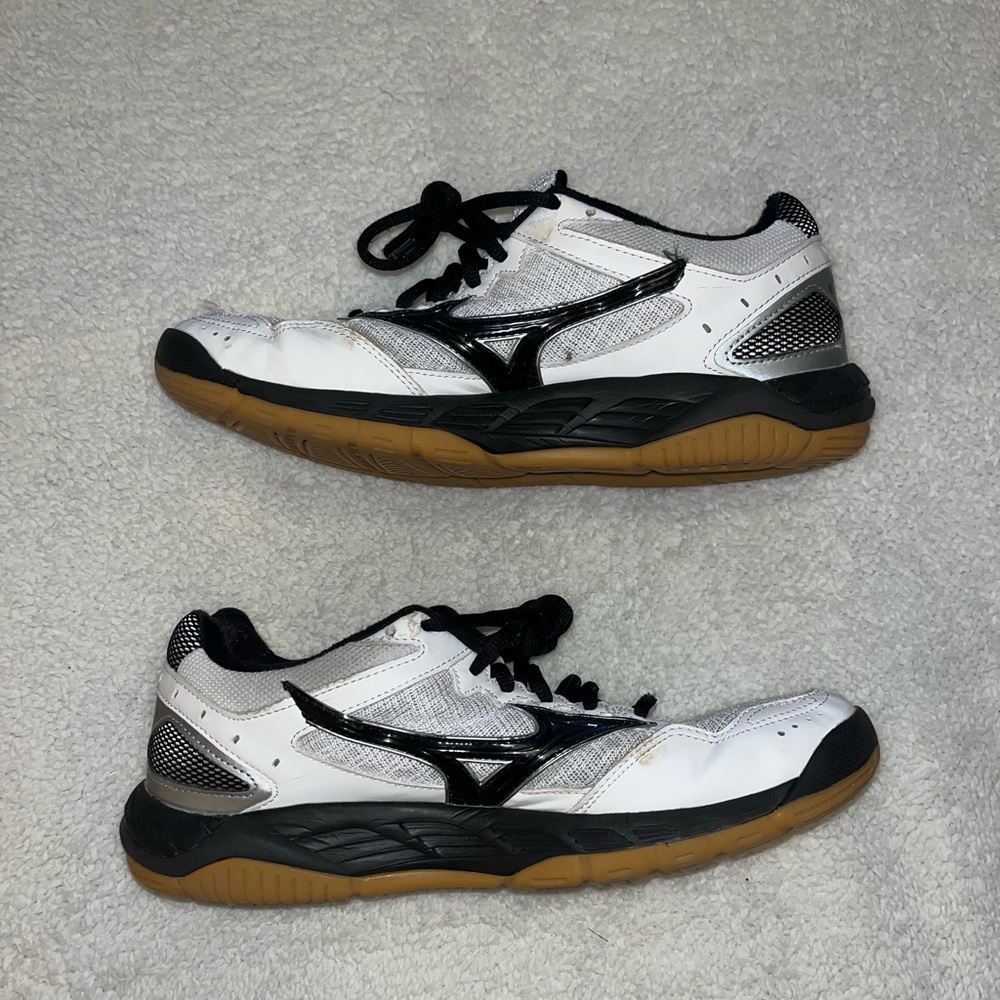 Mizuno Court Shoes size 10